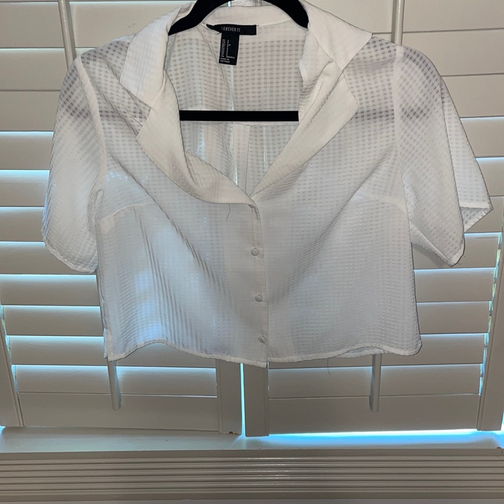 Cropped collar shirt